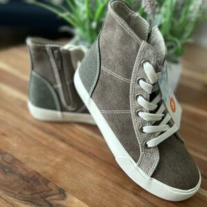 Cat & Jack Brown/Colby Kid's High Top Sneaker Size 3 New With Tags